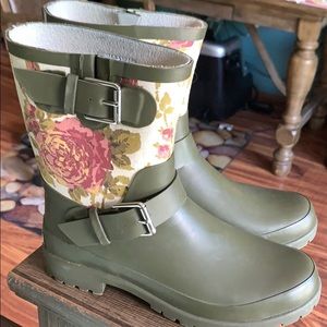 Rain boots